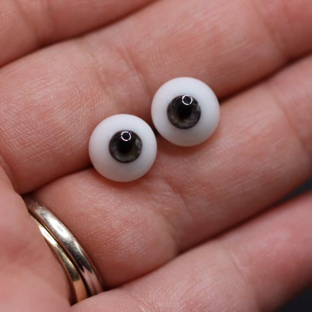 GLASS PEEPERS - 10MM GLASS DOLL EYES (full round)