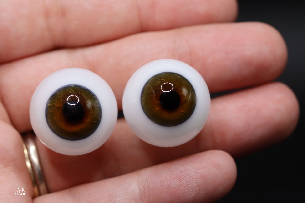 GLASS PEEPERS - 20MM GLASS DOLL EYES (full round)
